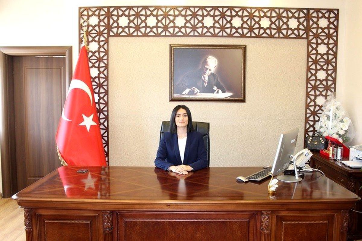 Keles\'e kadın kaymakam