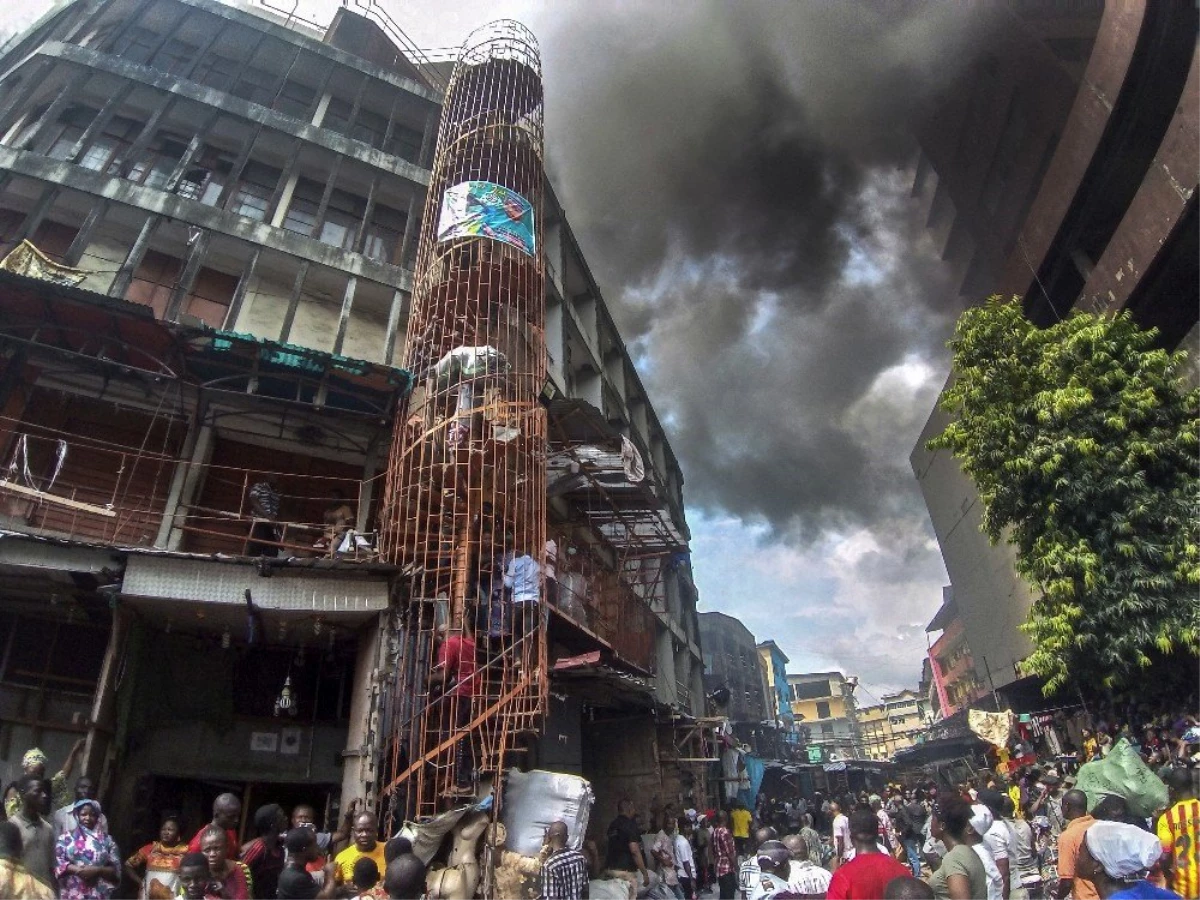 Nijerya\'da 5 katlı binada yangın