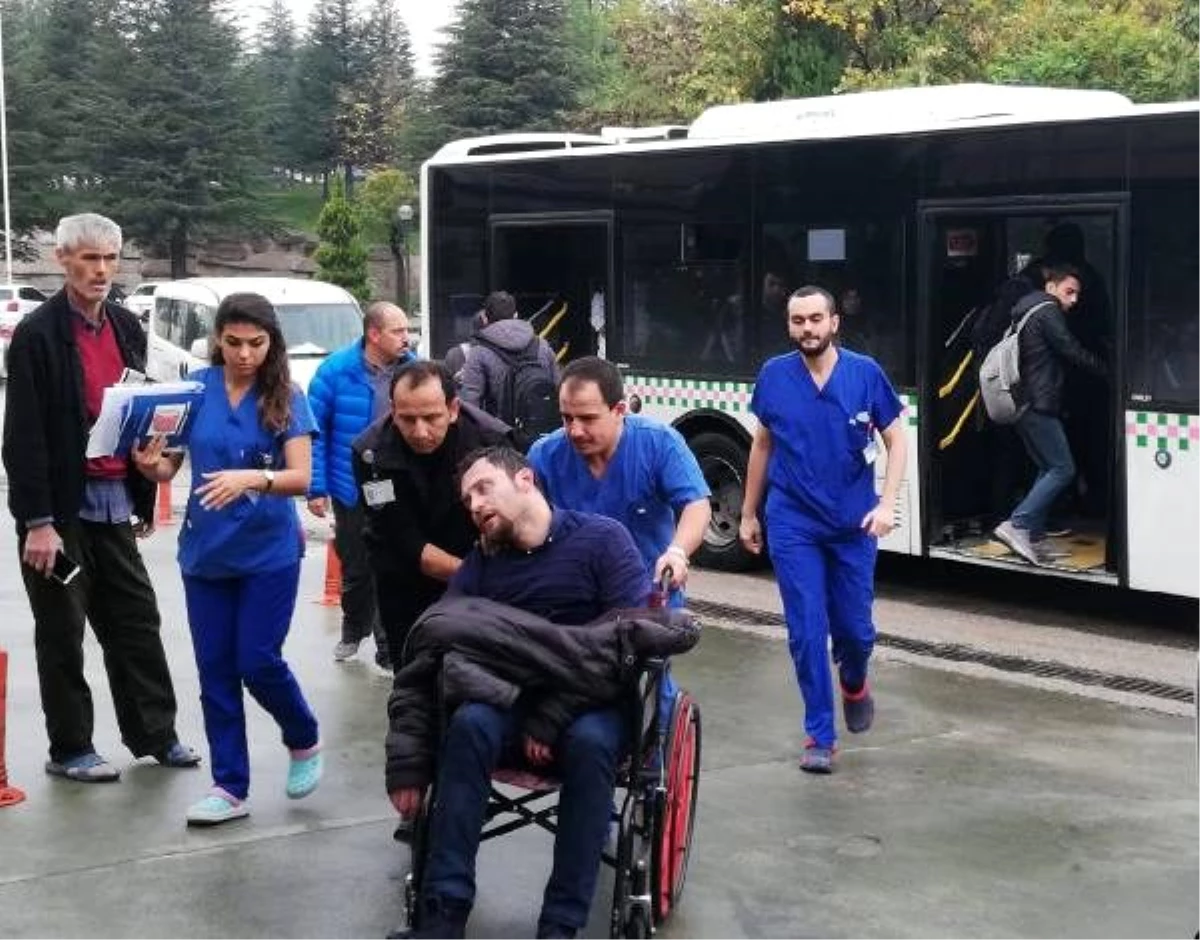 Otobüs şoförü, rahatsızlanan öğrenciyi hastaneye yetiştirdi