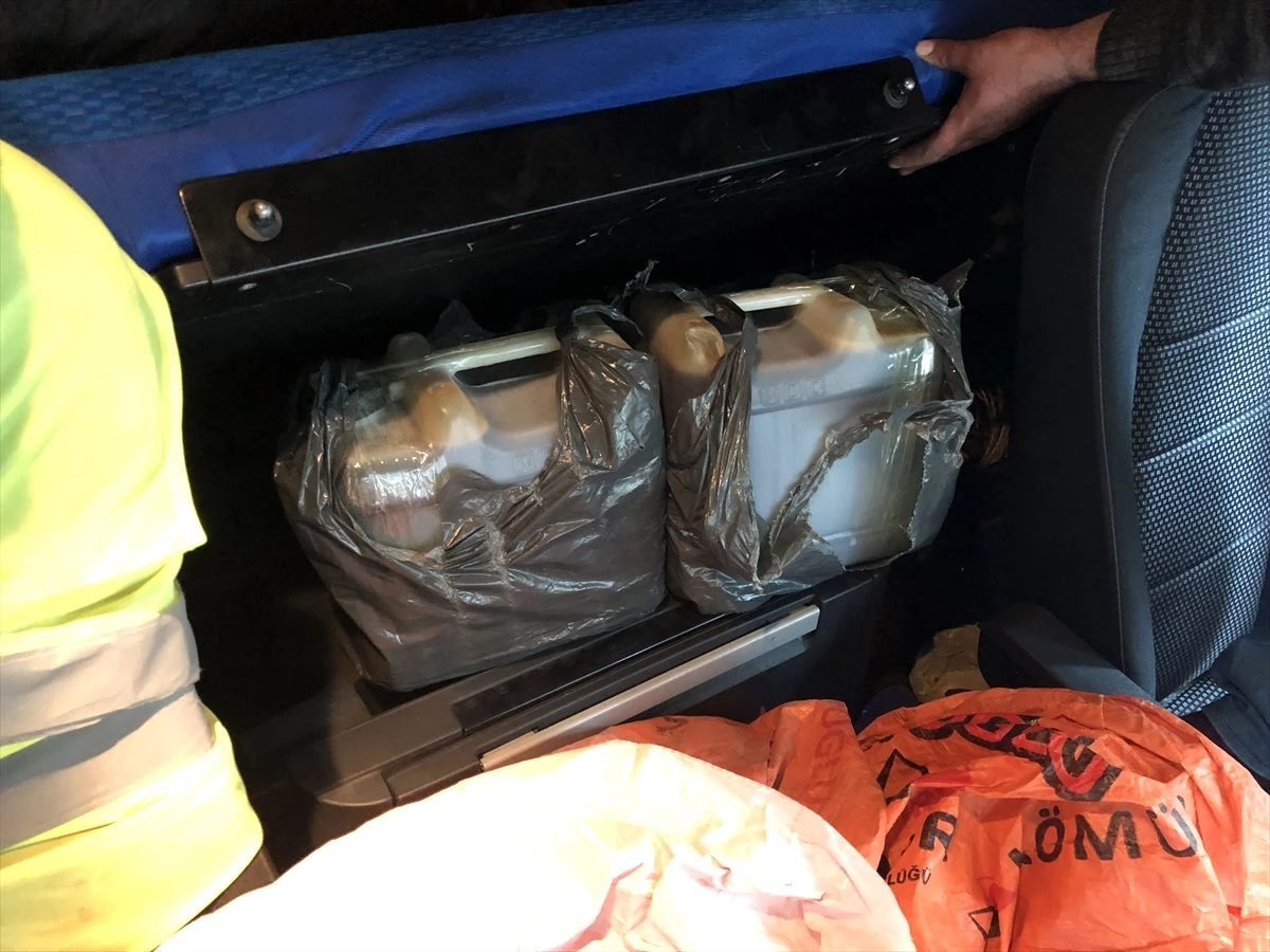 Sarp Sınır Kapısı\'nda 107 kilogram kaçak bal ele geçirildi