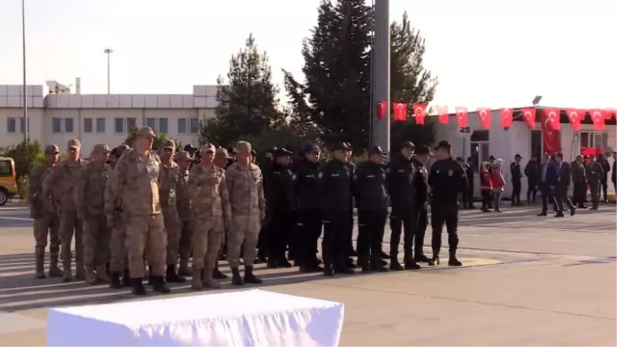 Şehit İstihkam Uzman Çavuş Suat Topçu GAP Havalalanı\'ndan uğurlandı