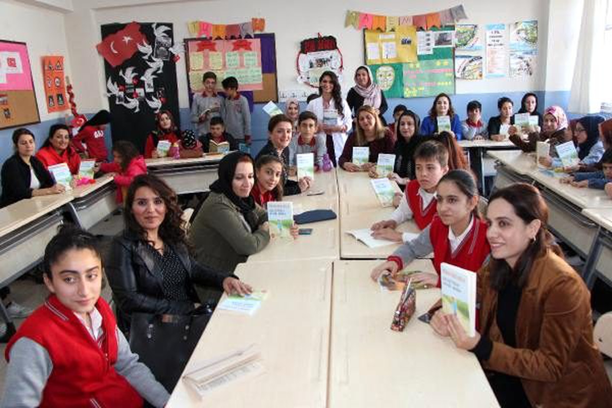 Şırnak\'ta anneler çocuklarıyla kitap okudu