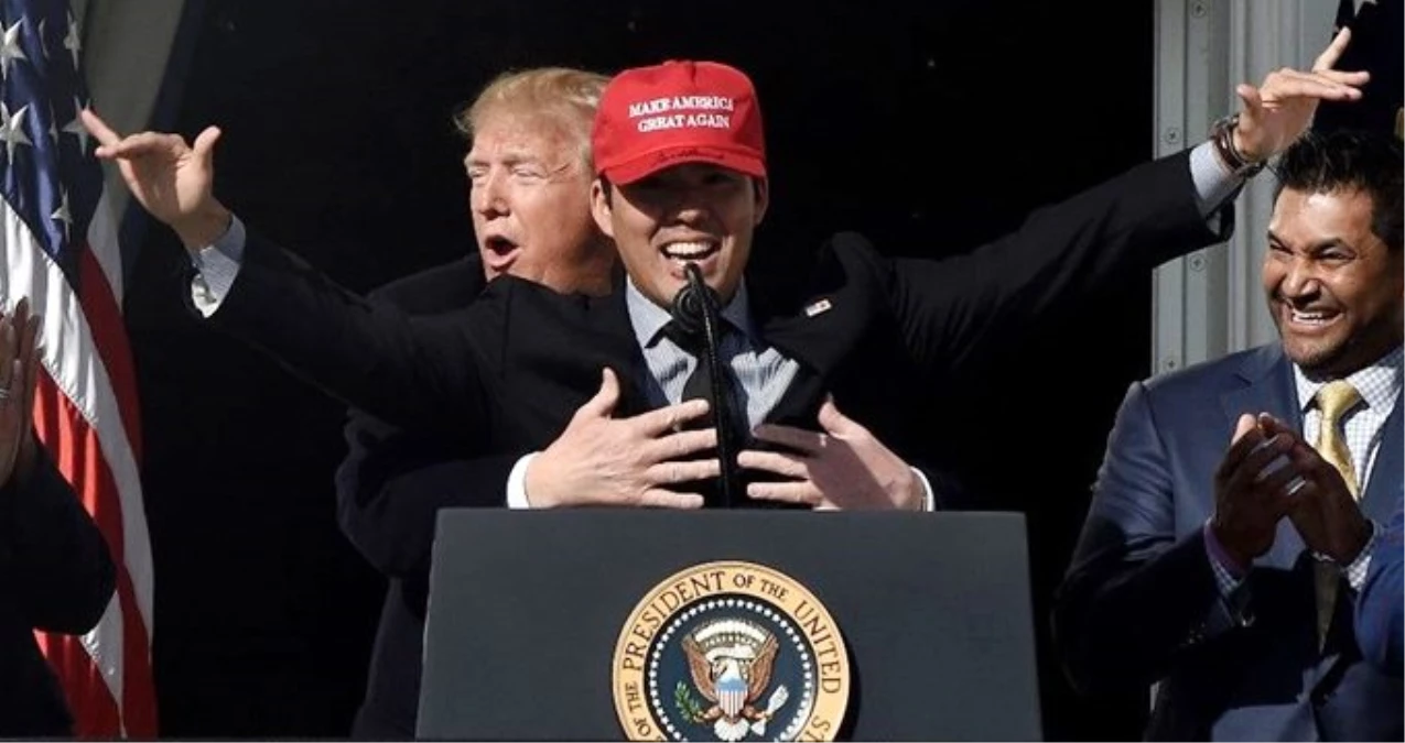 Trump, Beyaz Saray\'da beyzbol oyuncusu Kurt Suzuki\'ye arkasından sarıldı