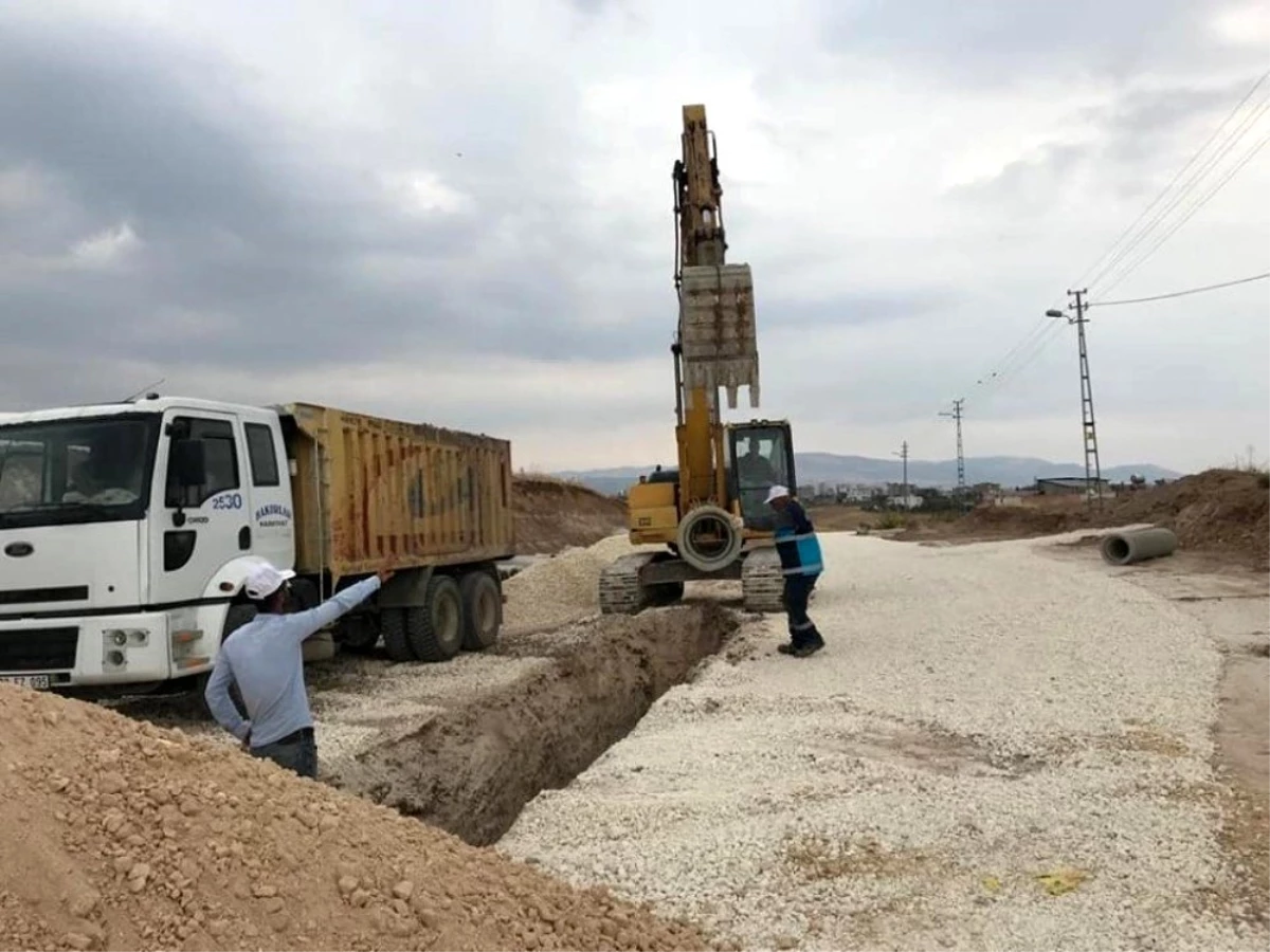 Yapımı süren millet caddesinde altyapı çalışması