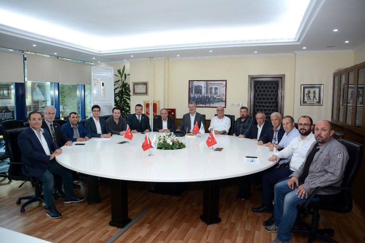 Yeni Başkan Ülker\'den Karacabey Belediyespor\'a ziyaret