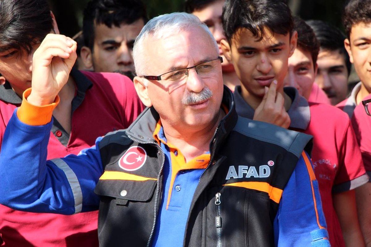 AFAD\'dan lise öğrencilerine deprem tatbikatı