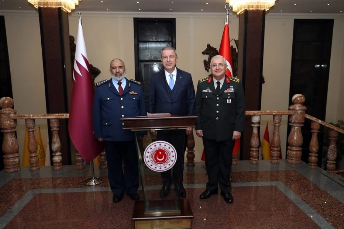 Bakan Akar, Katar Genelkurmay Başkanı Al-Ghanim ile bir araya geldi