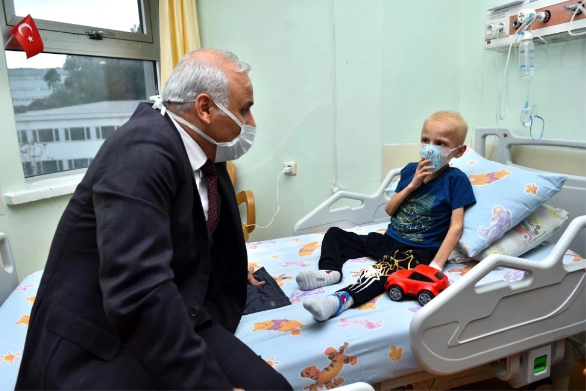 Başkan Zorluoğlu\'ndan lösemili çocuklara ziyaret