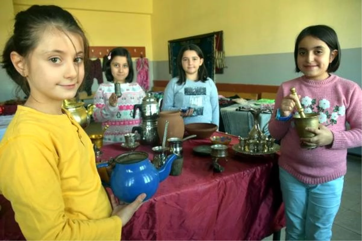 Bitlis\'te ilkokul öğrencileri \'Kültürel Miras\' sergisi açtı