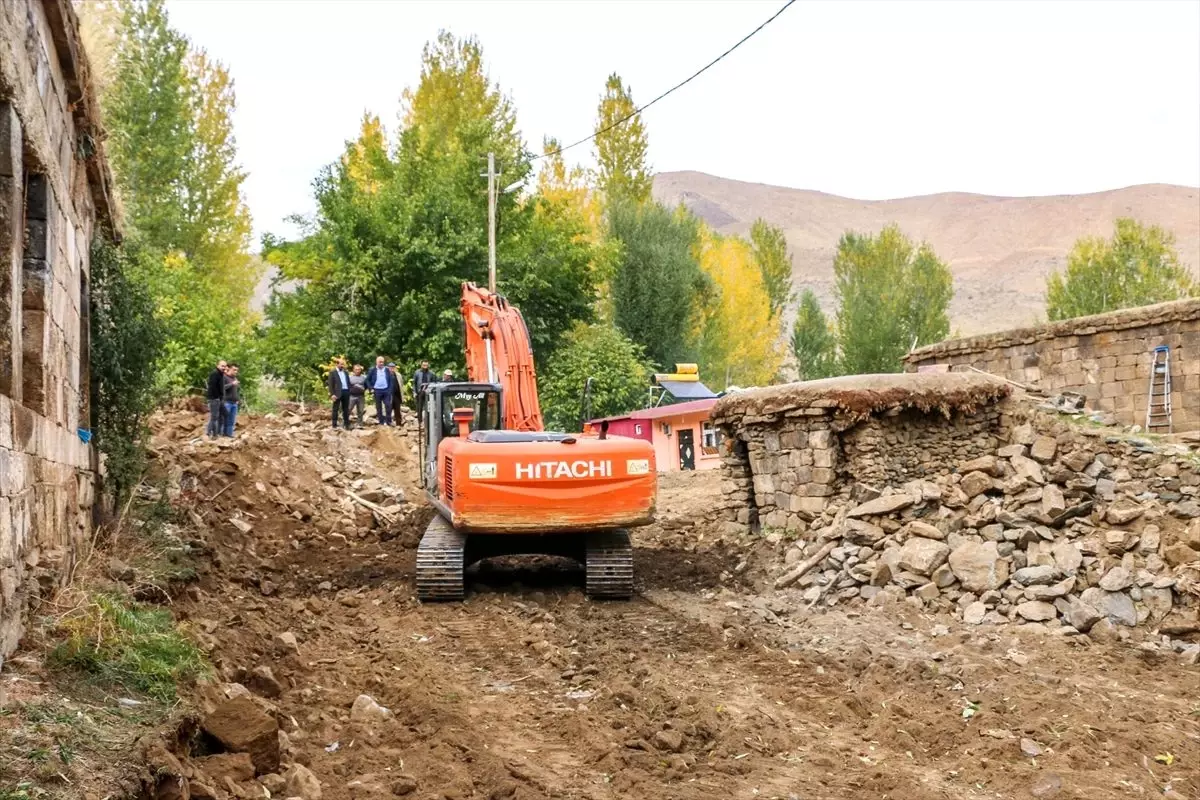 Bitlis\'te yol açma çalışmaları