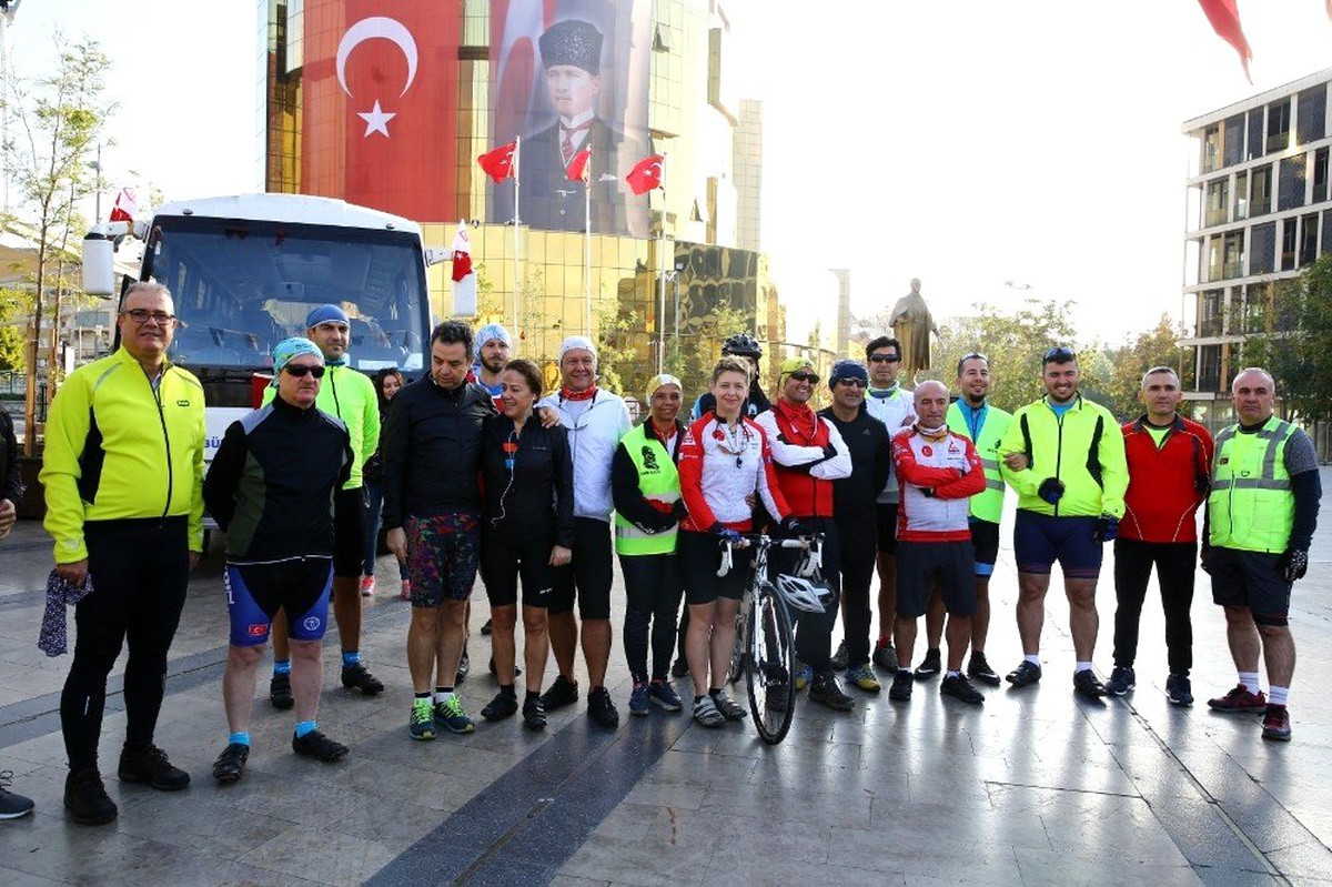 Büyükşehrin desteğiyle Anıtkabir yolculuğuna çıktılar