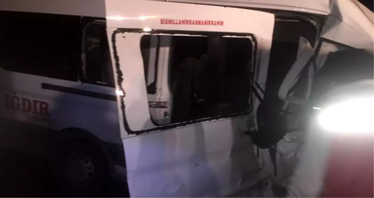 Ağrı\'da cezaevi ziyareti dönüşü feci kaza: 1 ölü, 18 yaralı