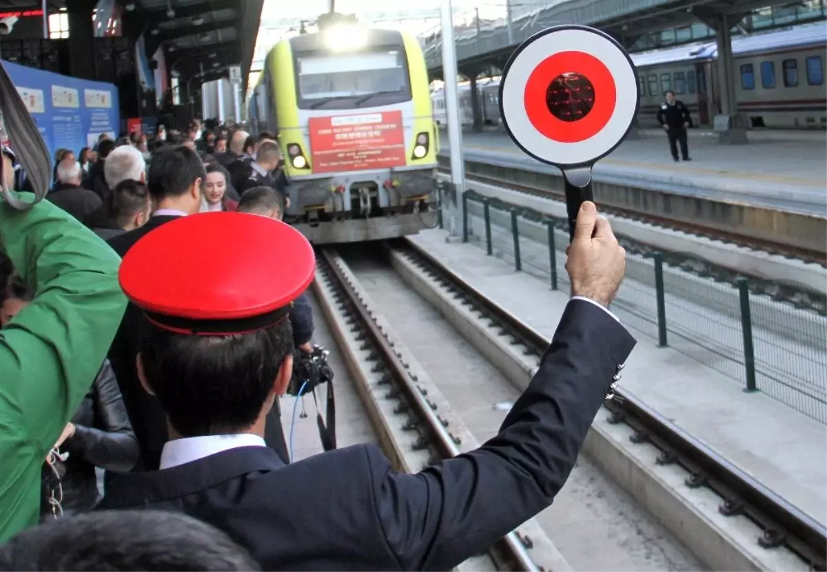 Çin\'den Avrupa\'ya giden yük treni Ankara\'dan törenle uğurlandı