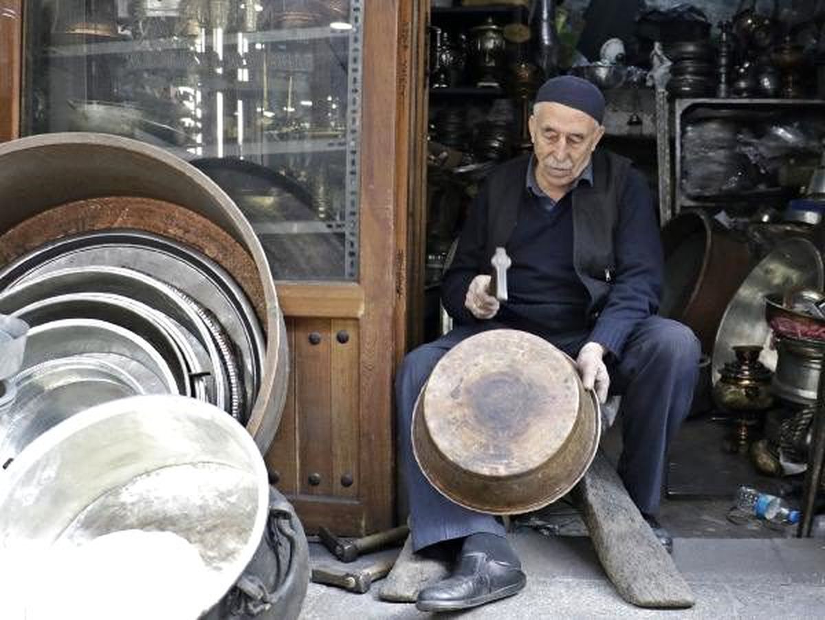 Çırak olarak başladığı bakırcılıkta 70 yılını geride bıraktı