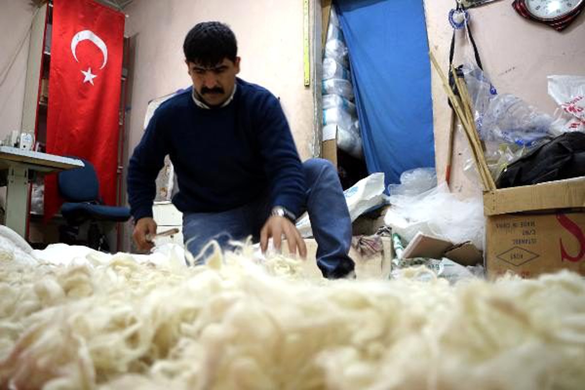 El yapımı yorgancılığı yaşatmaya çalışıyor
