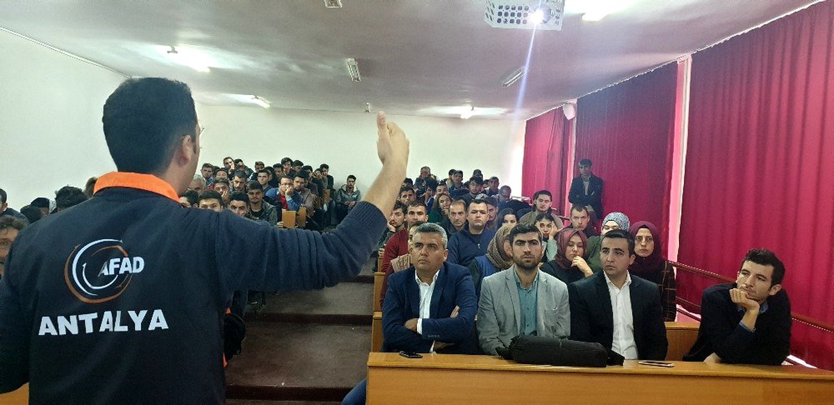 Elmalı MYO\'da deprem tatbikatı yapıldı
