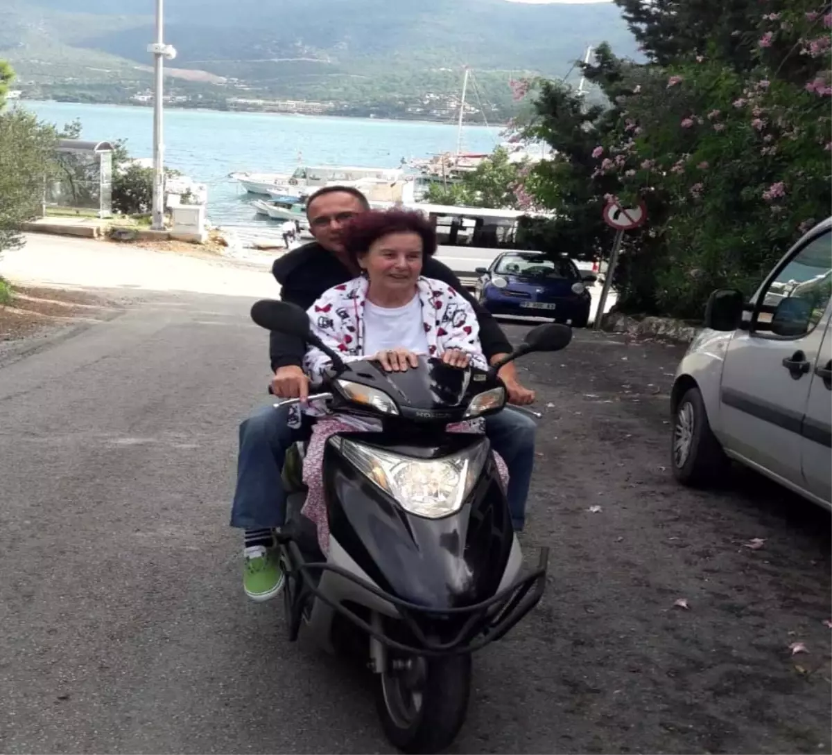 Fatma Girik Bodrum sokaklarında motosiklet turu attı