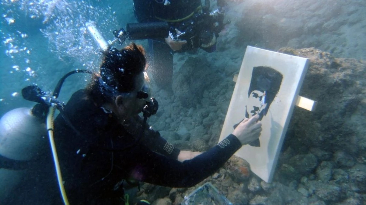 Fethiye\'de denizaltında resim yaptılar
