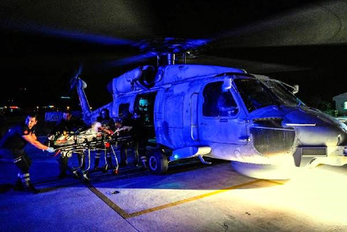 Gökçeada\'da solunum yetmezliği çeken hastaya helikopterli sevk