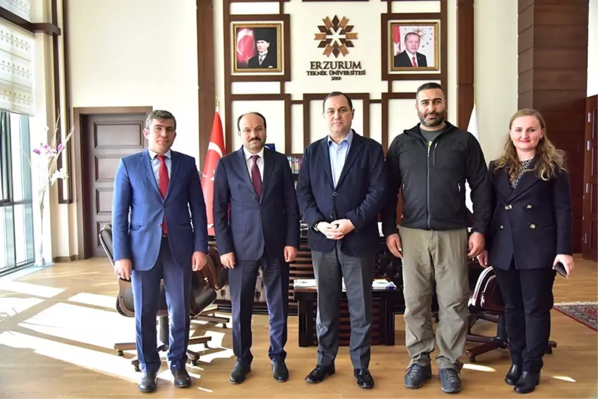 Gürcistan Büyükelçisi George Janjgava, ETÜ Rektörü Prof. Dr. Bülent Çakmak\' ı ziyaret etti