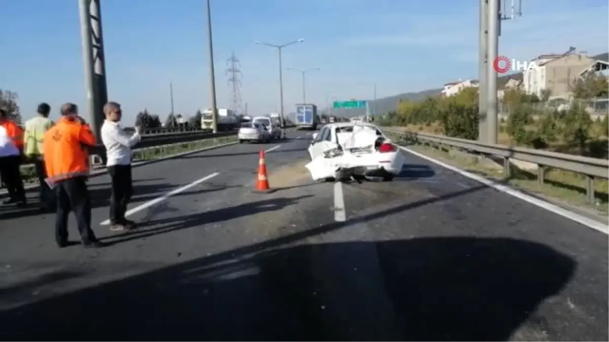 Kocaeli\'de TEM otoyolunda trafik kazası: 1\'i ağır 3 yaralı