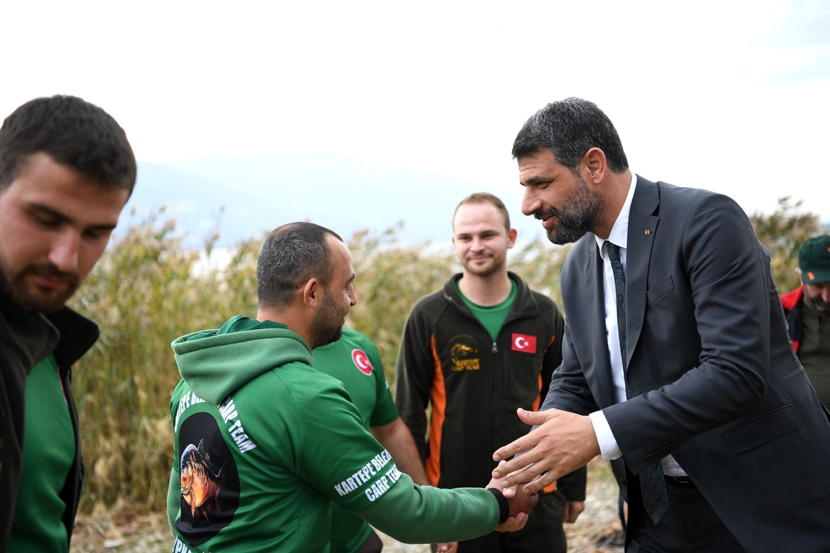 Kocaman Sazan Yarışmasında 13 Kiloyu Göle Bıraktı