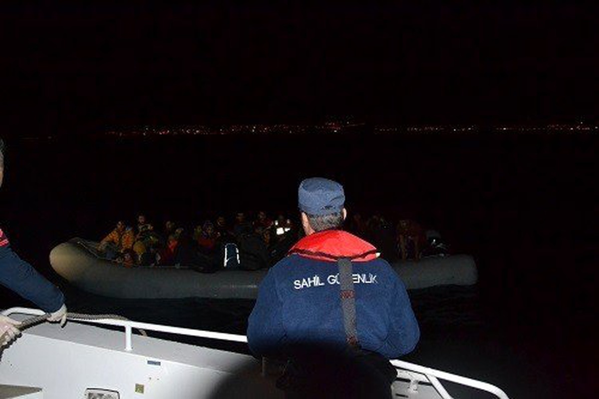 Kuşadası\'nda 61 düzensiz göçmen yakalandı
