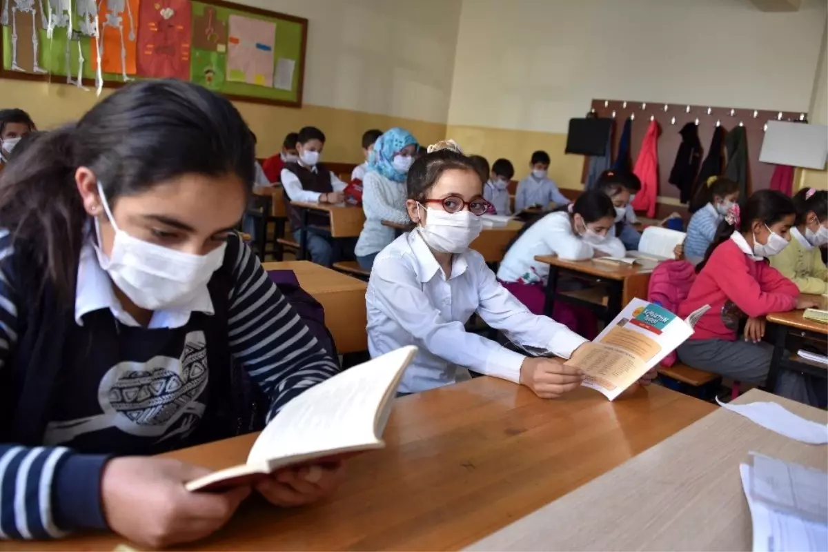 Lösemili Birgül için tüm öğrenciler maske taktı