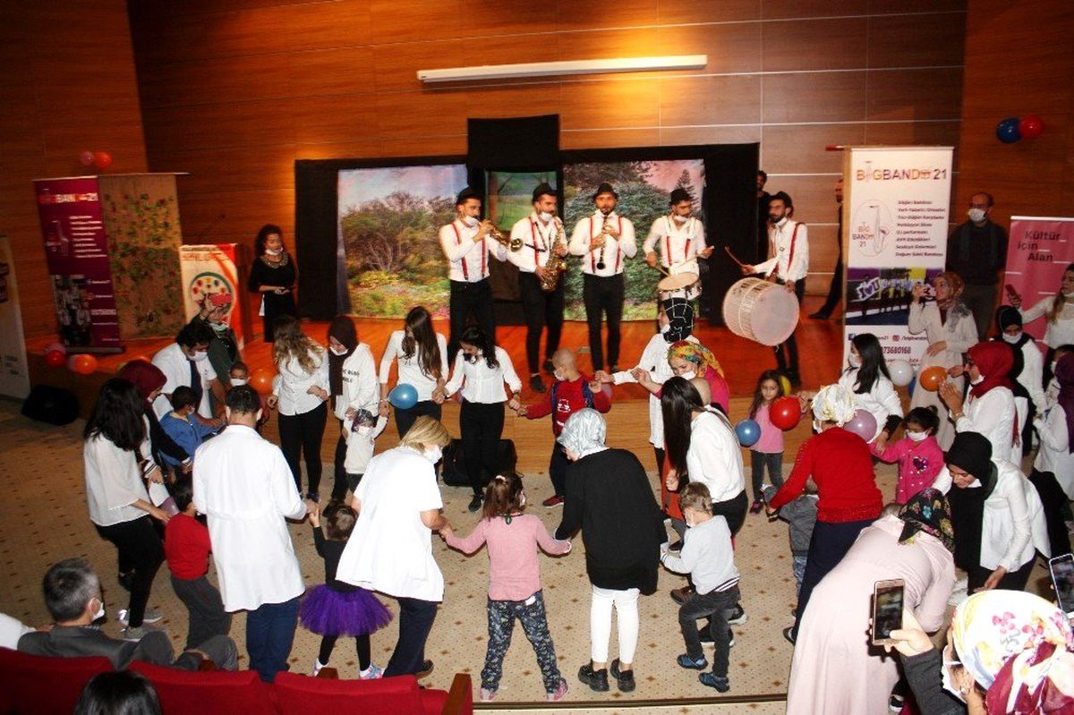 Lösemili çocuklar moral etkinliğinde buluştu