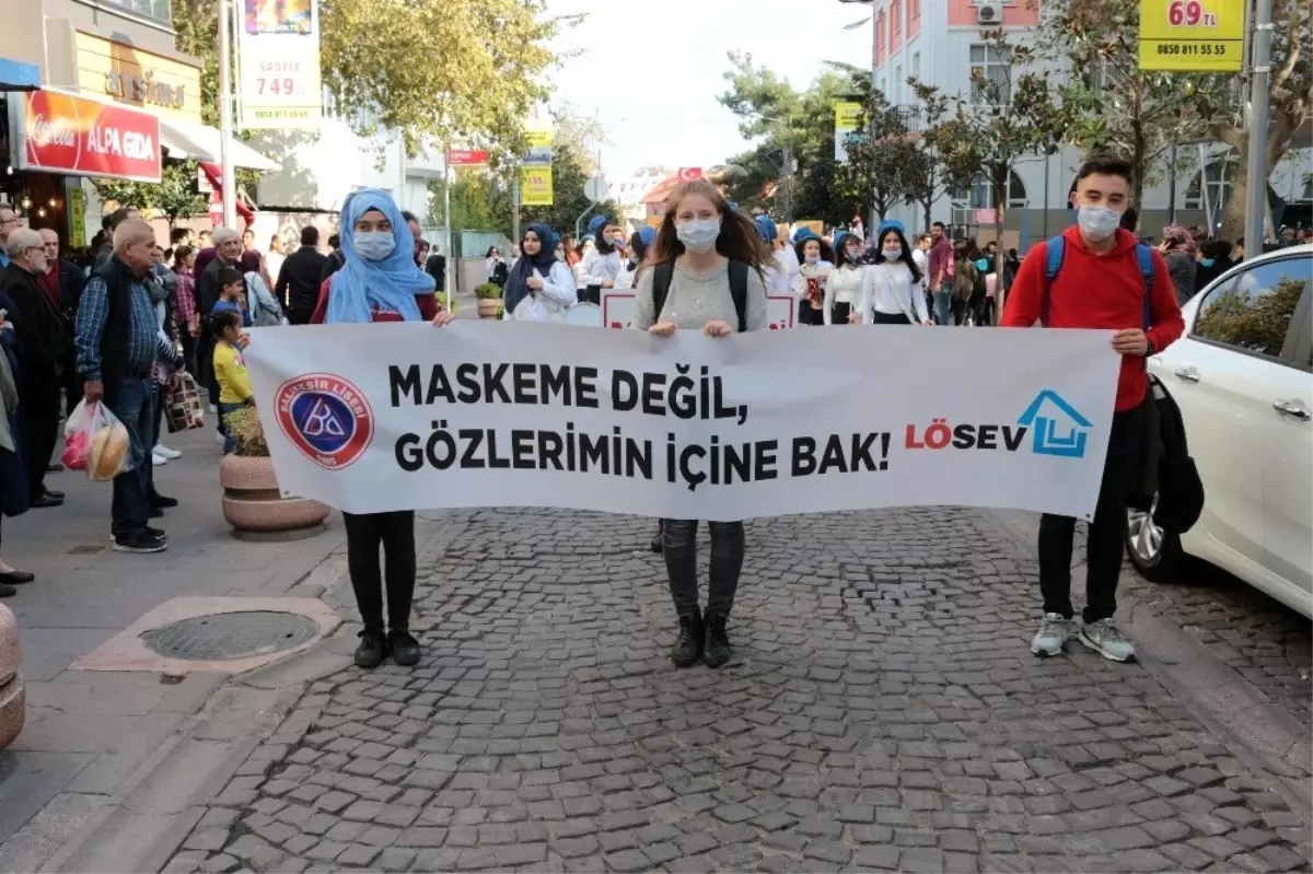 Maskeme değil gözlerime bak