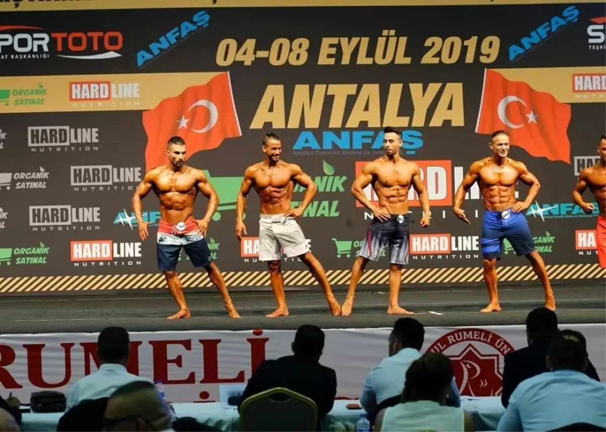 Milli vücut geliştirme sporcuları Dubai\'de Türkiye\'yi temsil edecek