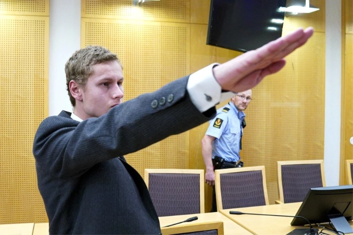 Norveç\'teki cami saldırısının sorumlusu mahkemede Nazi selamı verdi