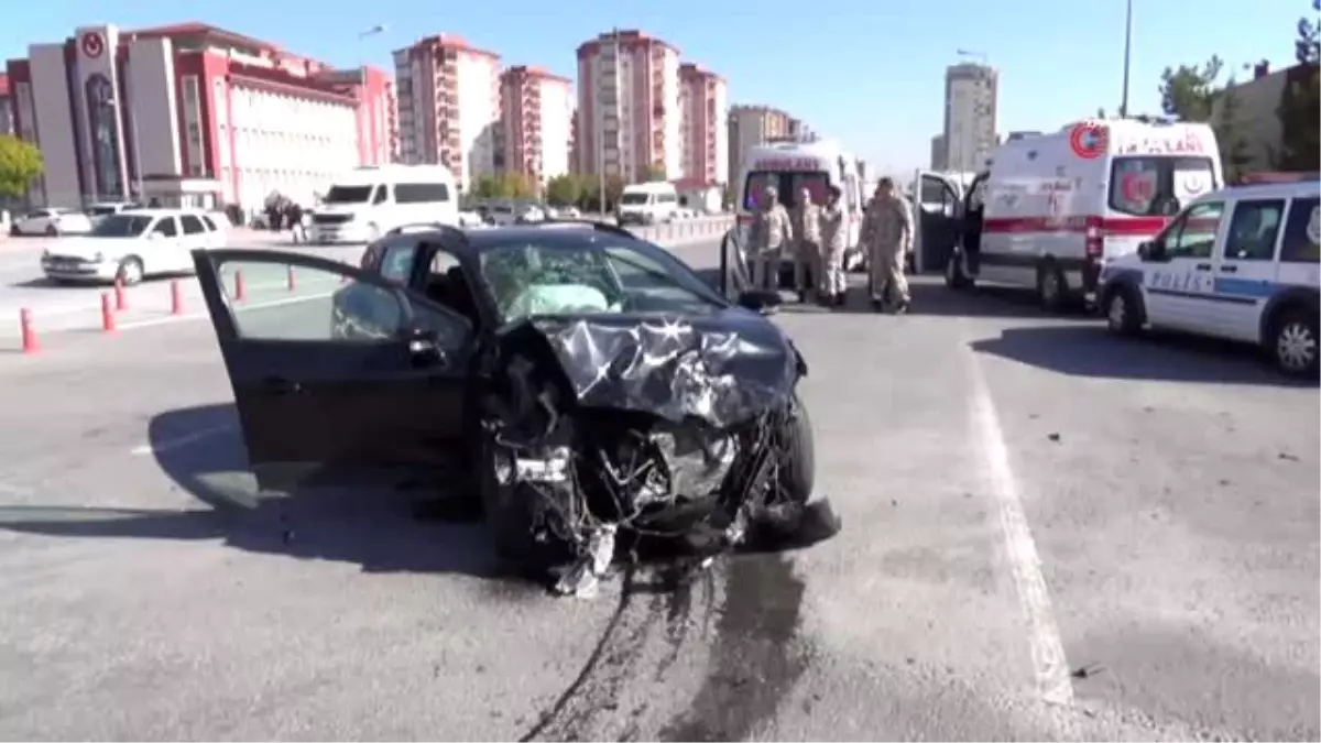 Okul önünde meydana gelen kaza ucuz atlatıldı