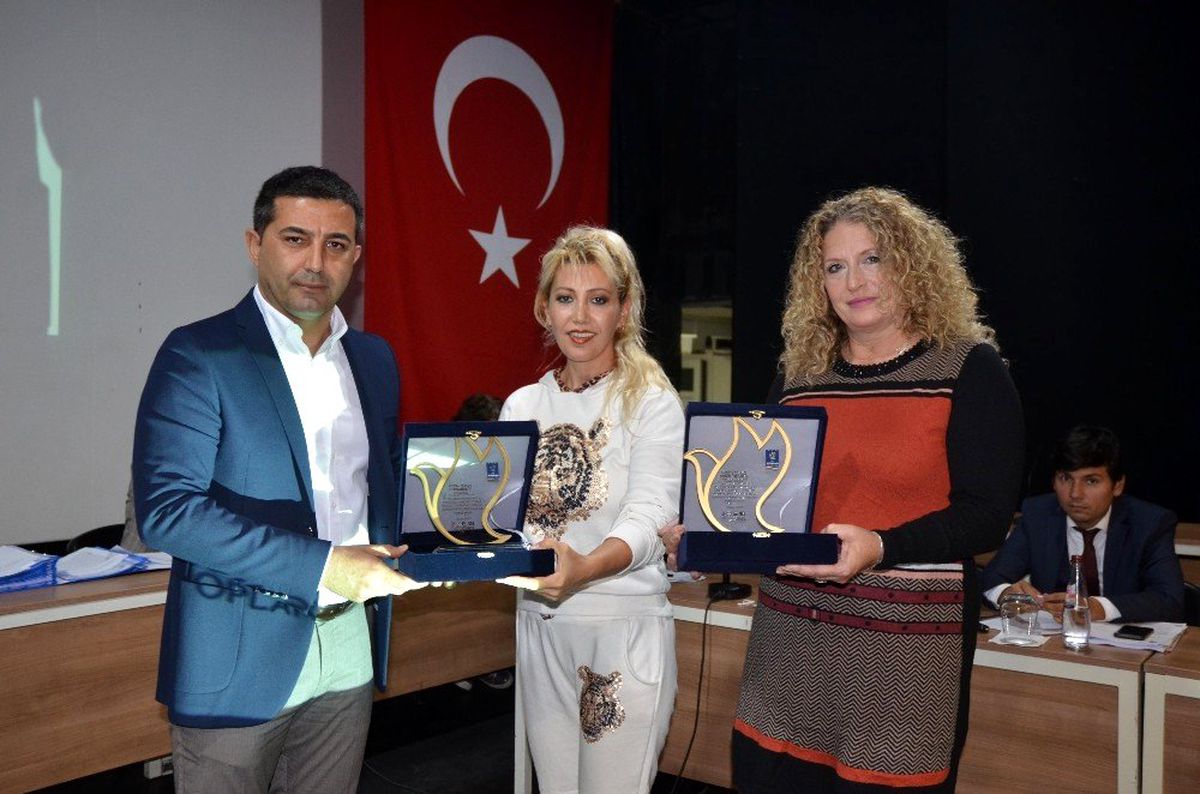Ömer Günel\'den hayvan severlere teşekkür plaketi