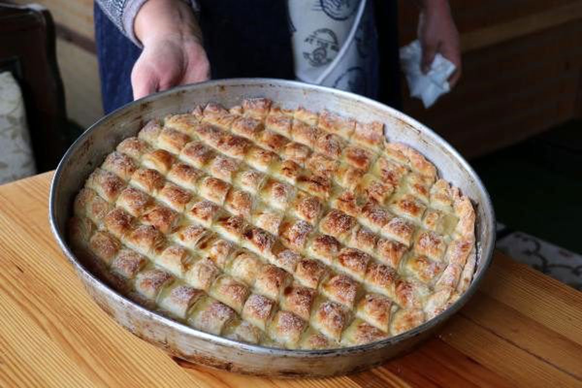 Salepli baklava yaptılar