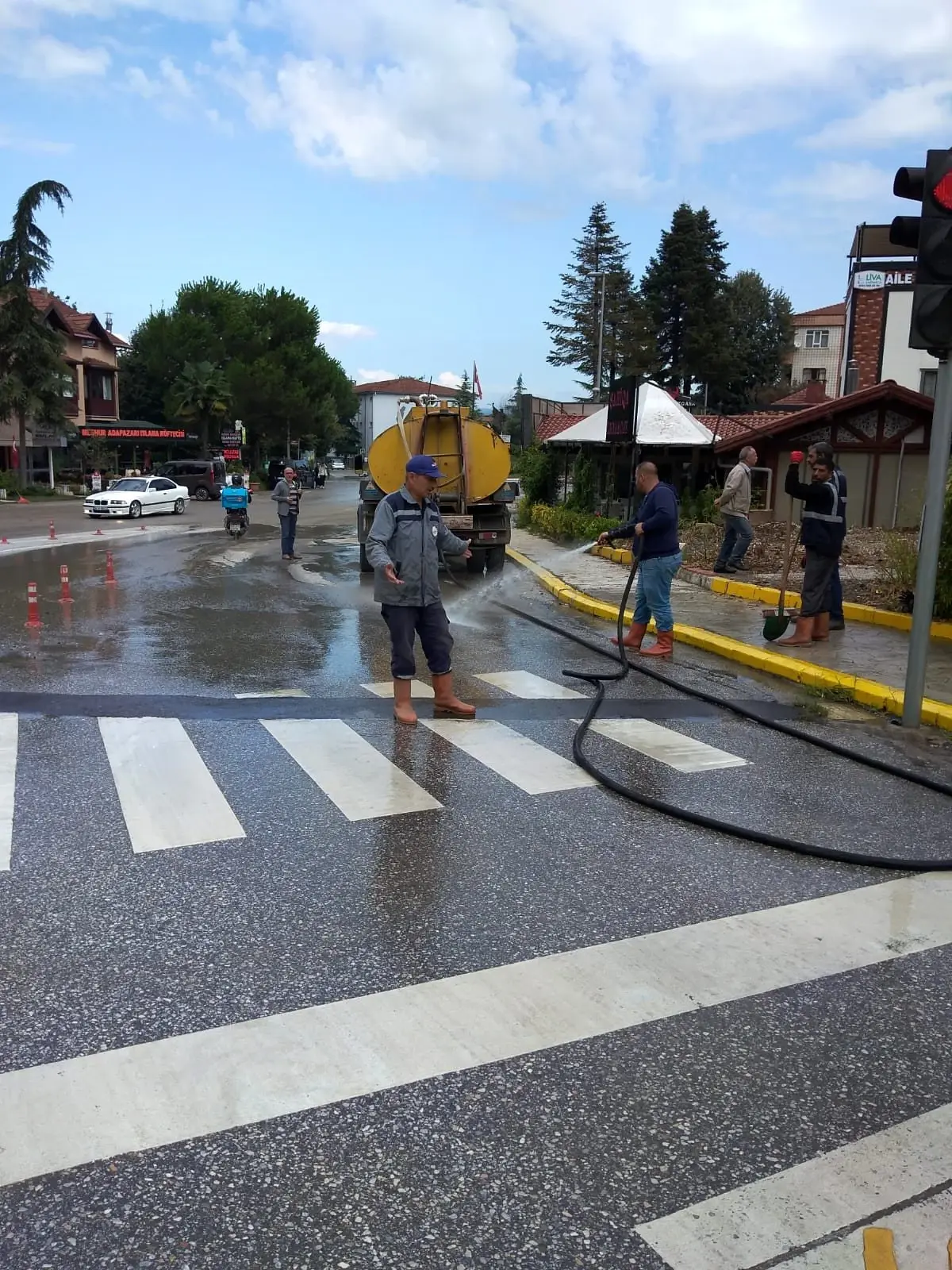 Sapanca Caddeler Periyodik Olarak Yıkanıyor