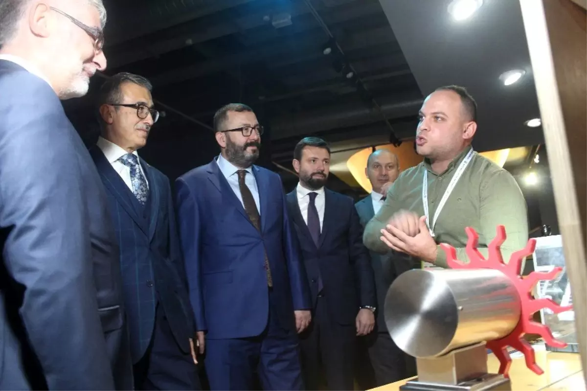 Savunma Sanayii Başkanı İsmail Demir, Kocaeli Bilim Merkezini gezdi