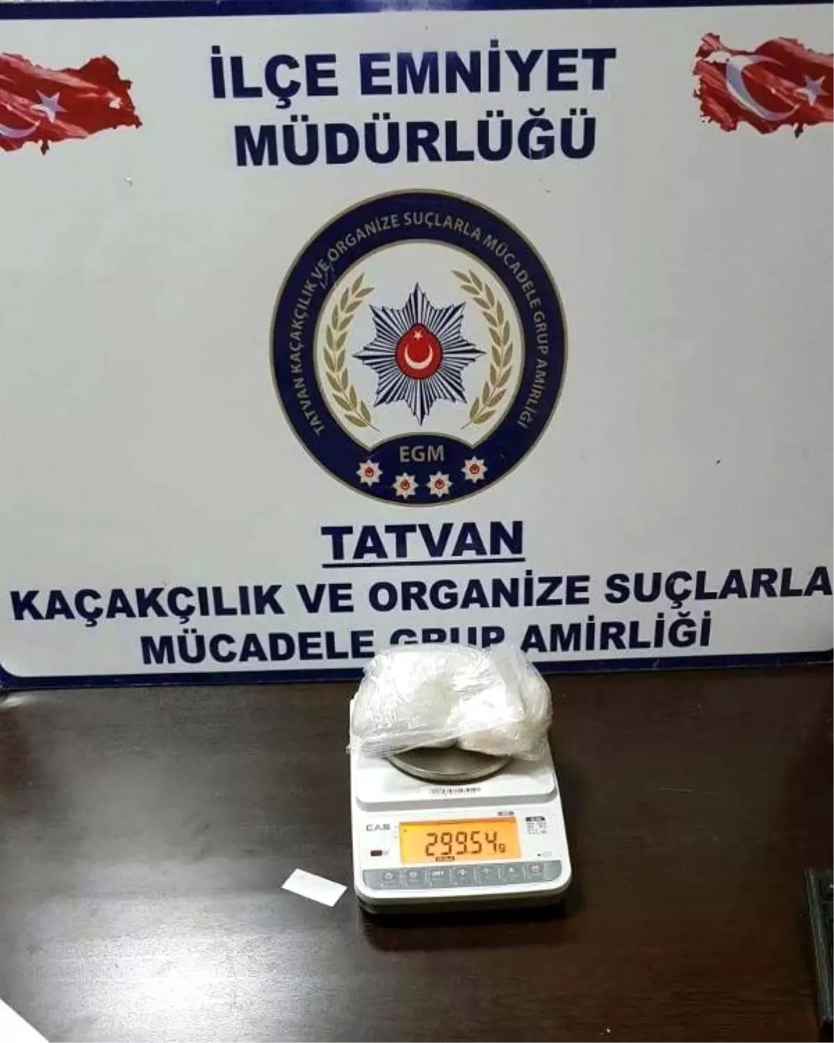 Tatvan\'da uyuşturucu ve kaçak sigara ele geçirildi