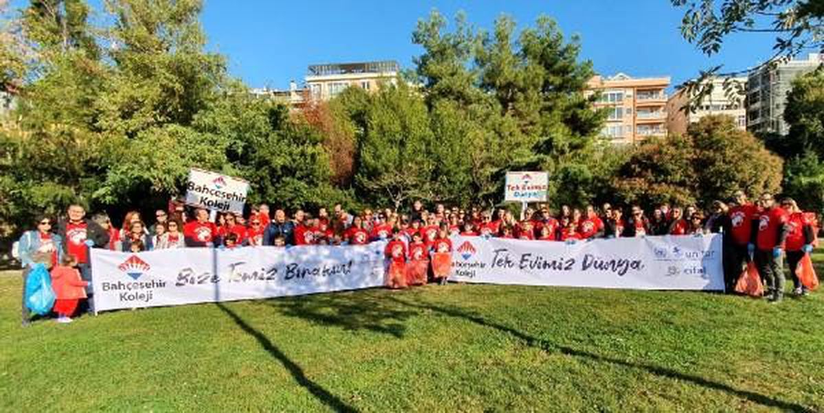 \'Tek Evimiz Dünya\' dediler; 36 ton çöp toplandı