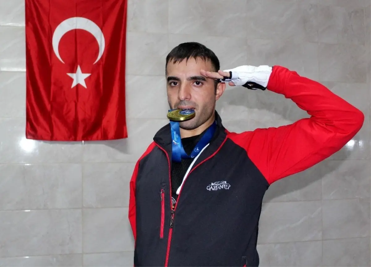 Tek kolu olmayan milli sporcu ayaklarıyla dünyaya meydan okuyor