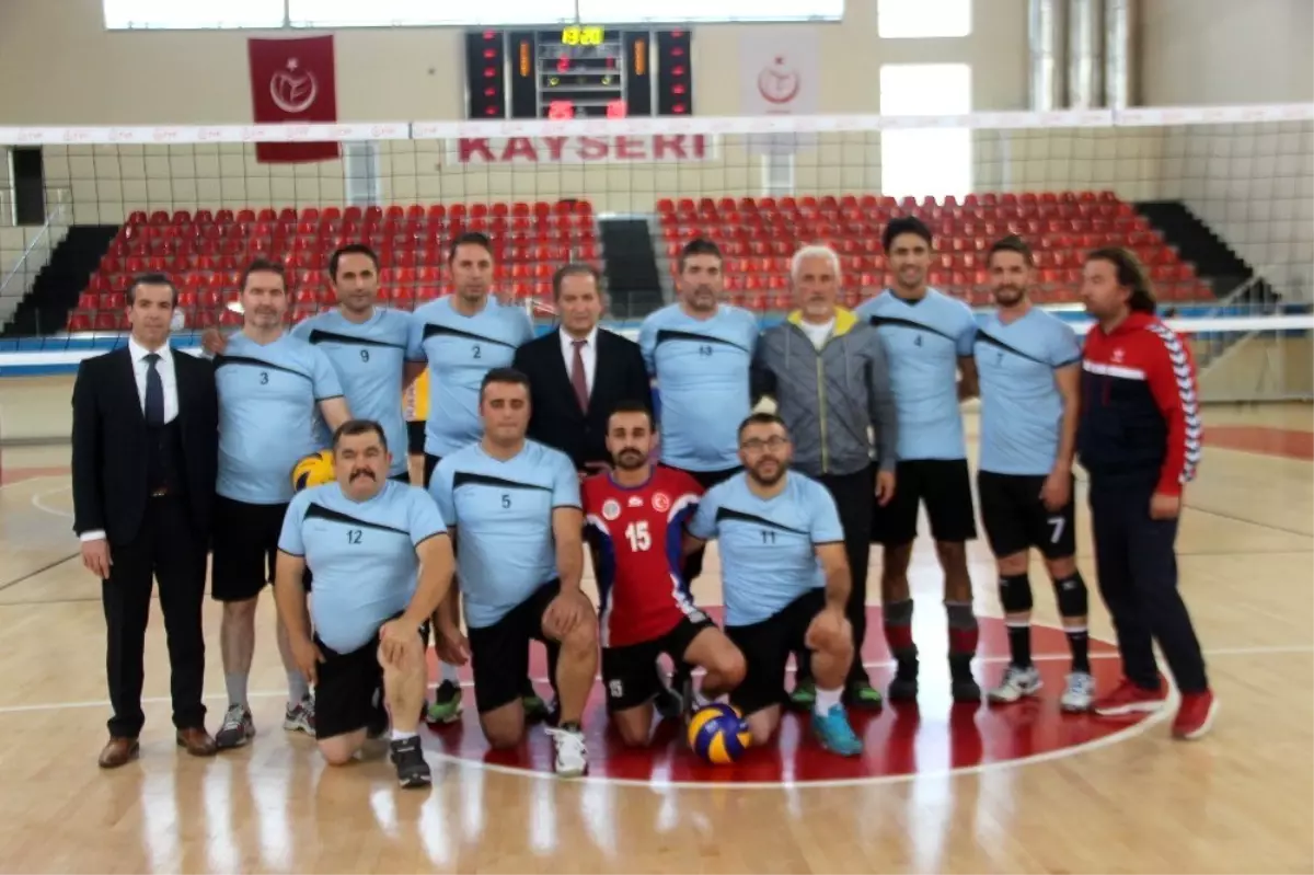 Türkiye Öğretmenler Kupası İç Anadolu Voleybol Turnuvası Kayseri\'de başladı