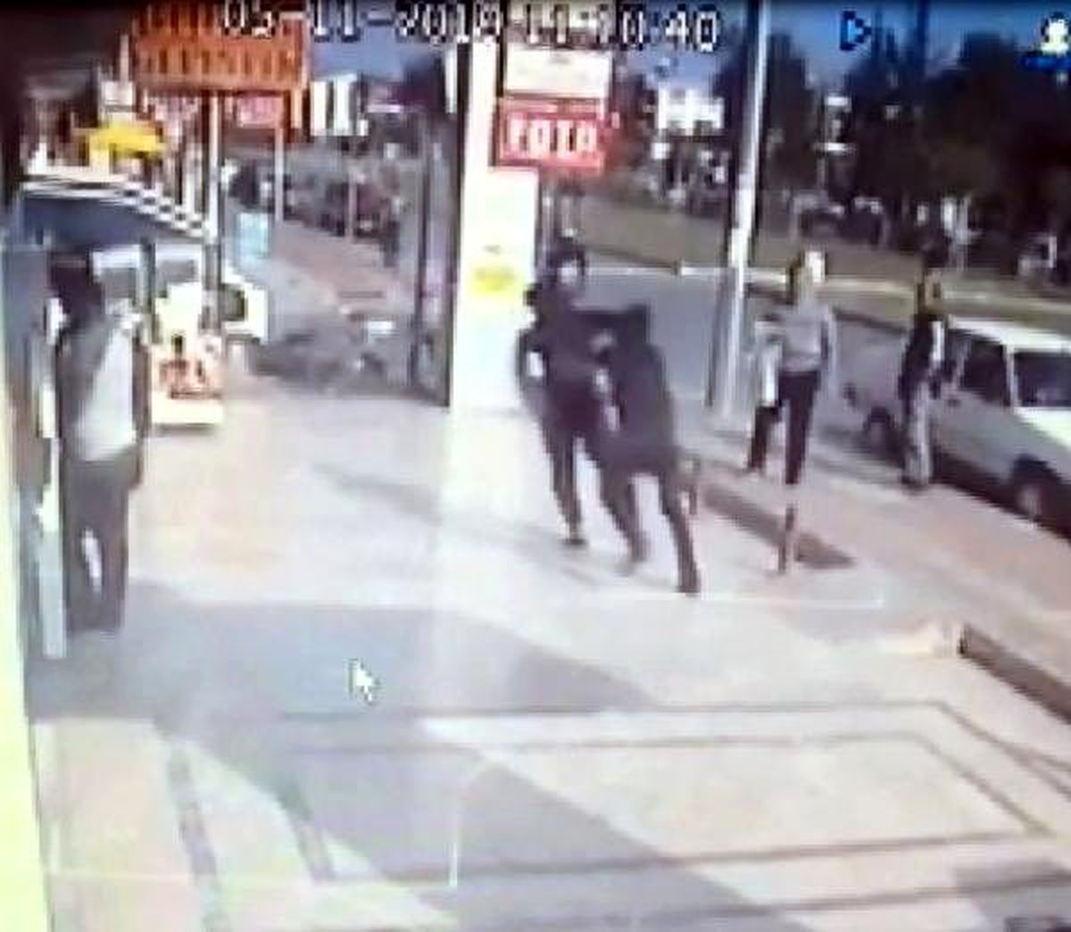 \'Uçan tekme\'yle düşen gaspçı ve sevgilisini özel ekip yakaladı