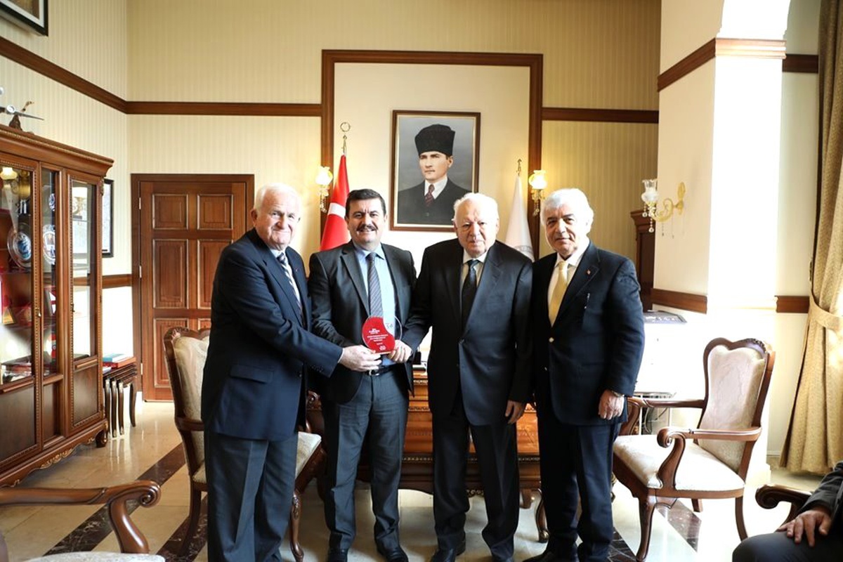 Vali Arslantaş\'a, Türk Böbrek Vakfı heyetinden ziyaret