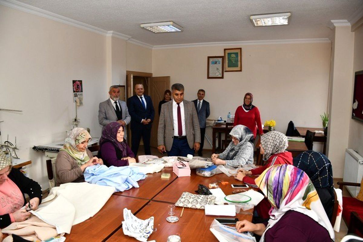 Vali vatandaşları dinledi