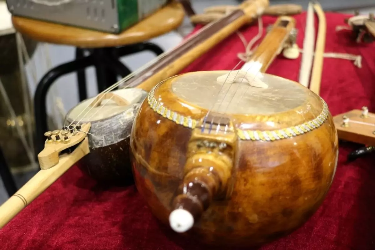 80 ülkeden 450 farklı kadim enstrüman arşivi var