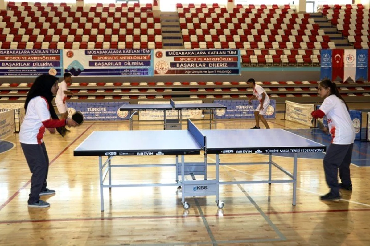 Ağrı\'da sporculara masa tenisi desteği