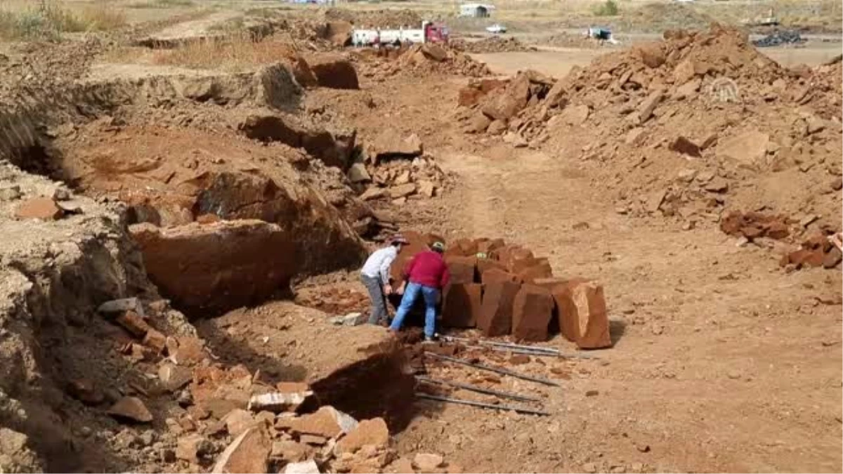 Ahlat taşının Nemrut\'un eteklerinden yapılara uzanan zorlu yolculuğu