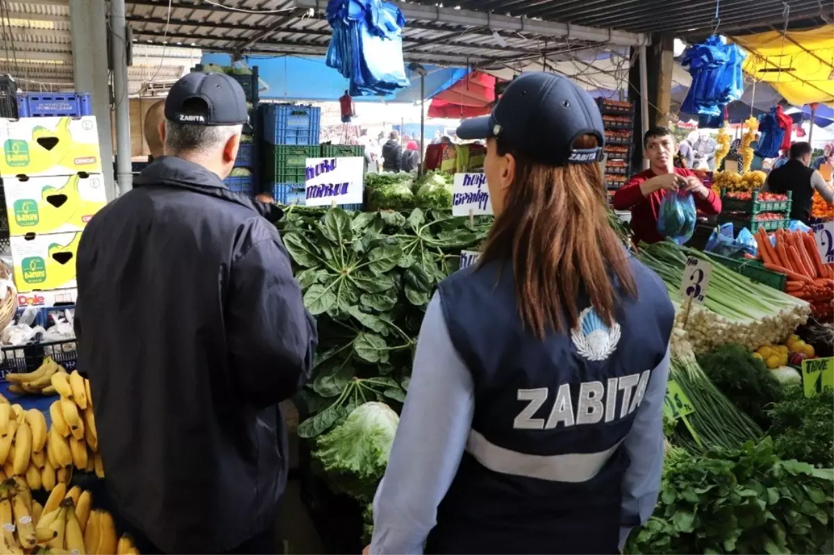 Akçakoca Zabıtası pazarcıları denetledi