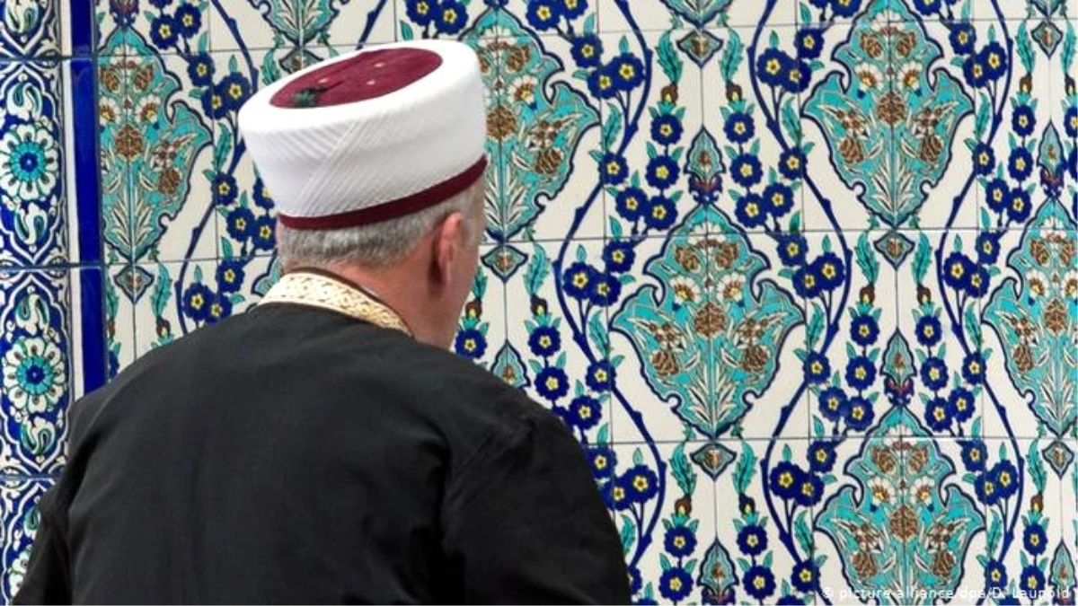 Almanya yabancı imamlara dil şartı getirmeyi planlıyor