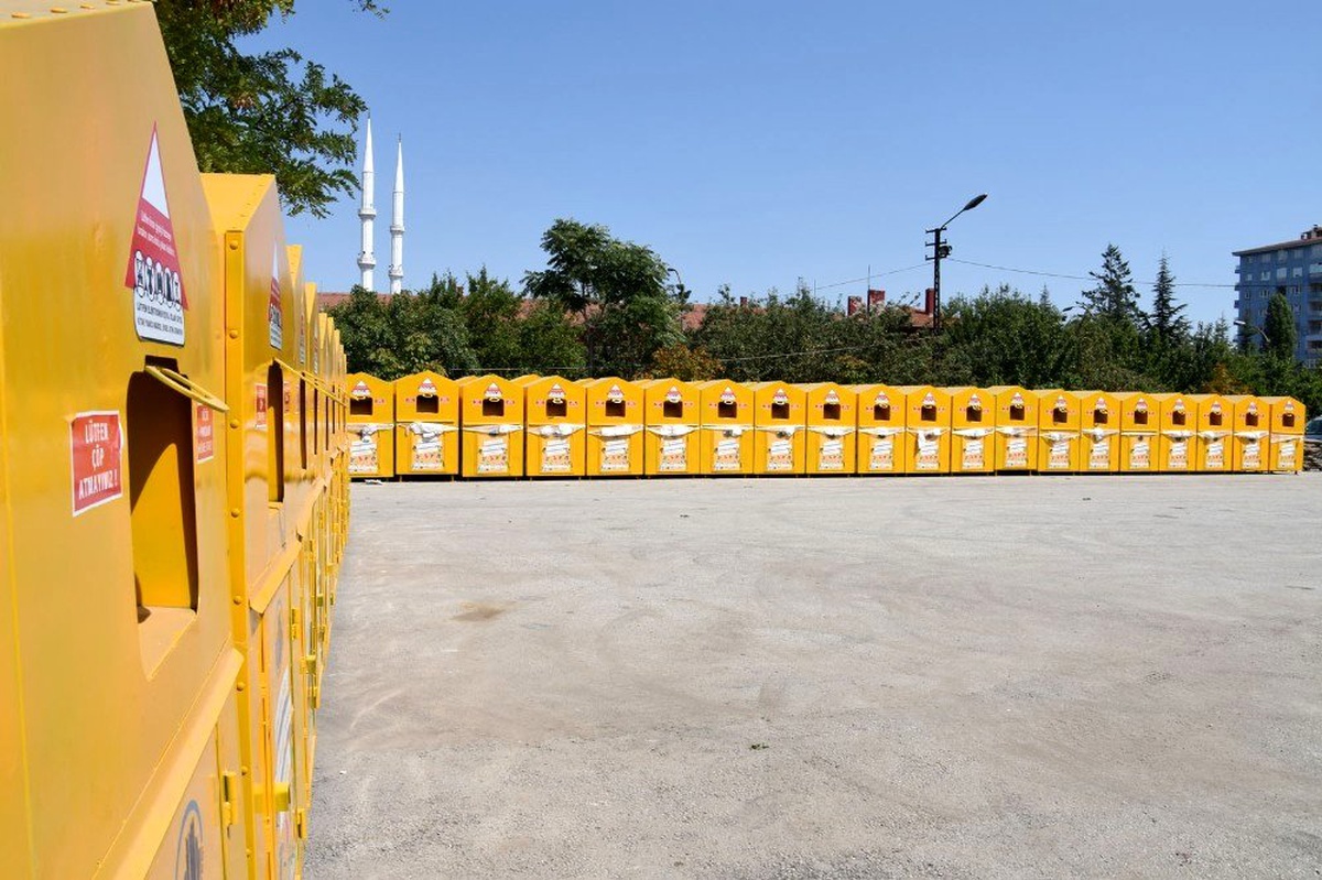 Altındağ Belediyesinden 400 noktaya giysi kumbarası